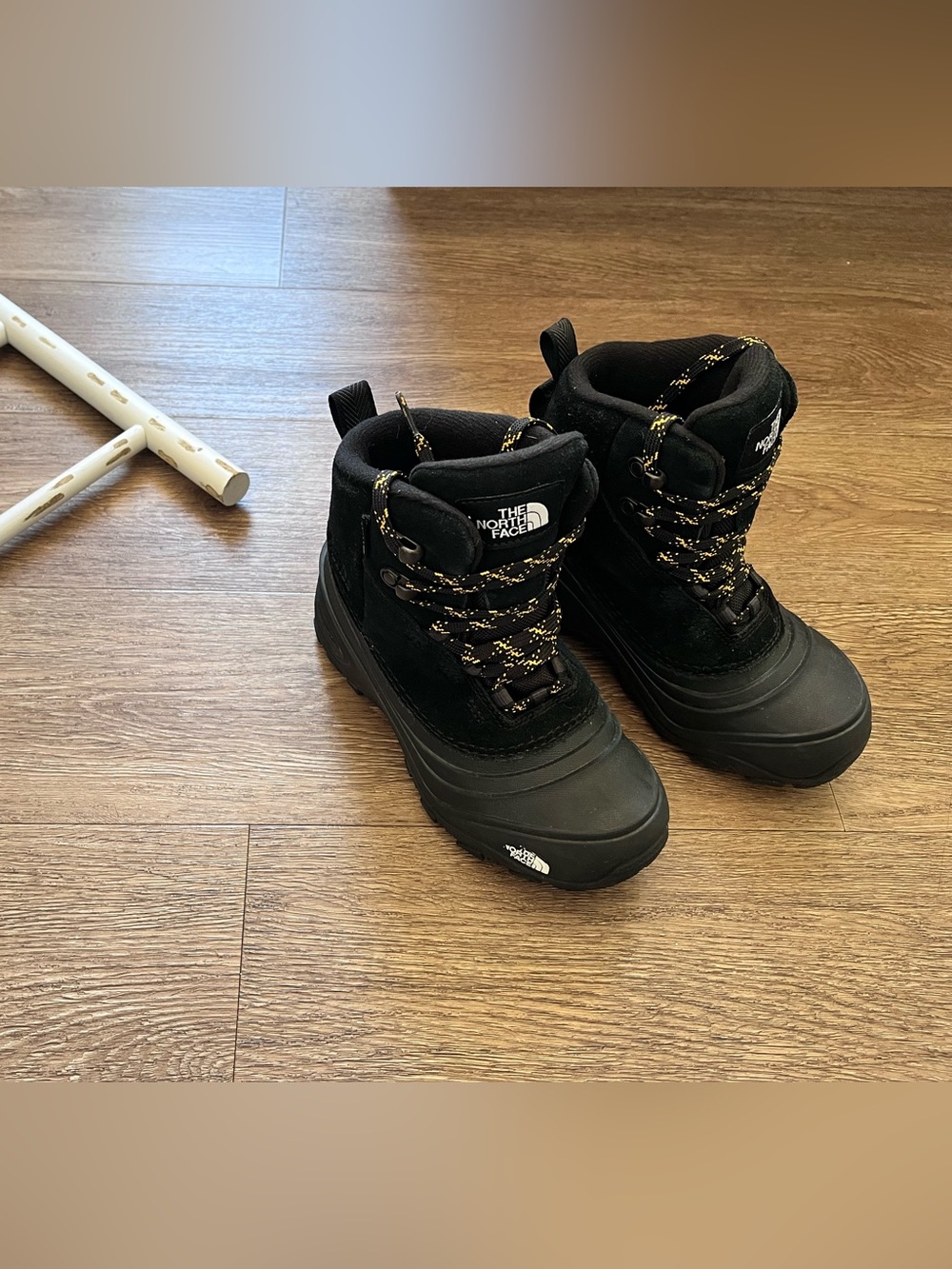The North Face Youth Chilkat V Lace Waterproof Winter Boots Black